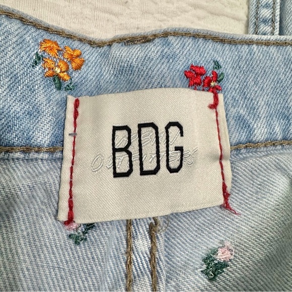 Urban Outfitters BDG High Rise Loose Baggy Embroidered Floral/Carrots Size 29 - Picture 3 of 13
